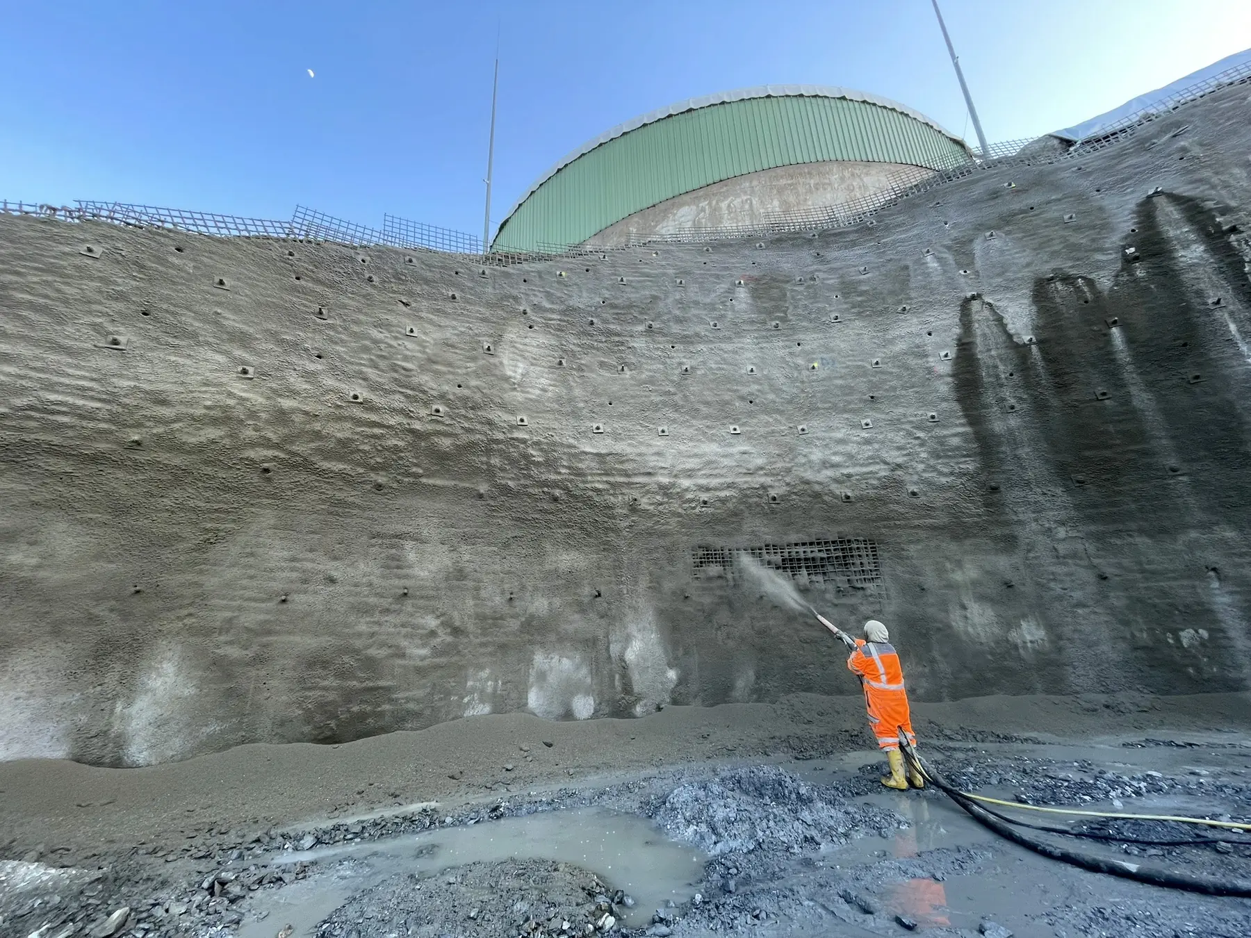 Parete chiodata di grande altezza rivestita in spritz beton