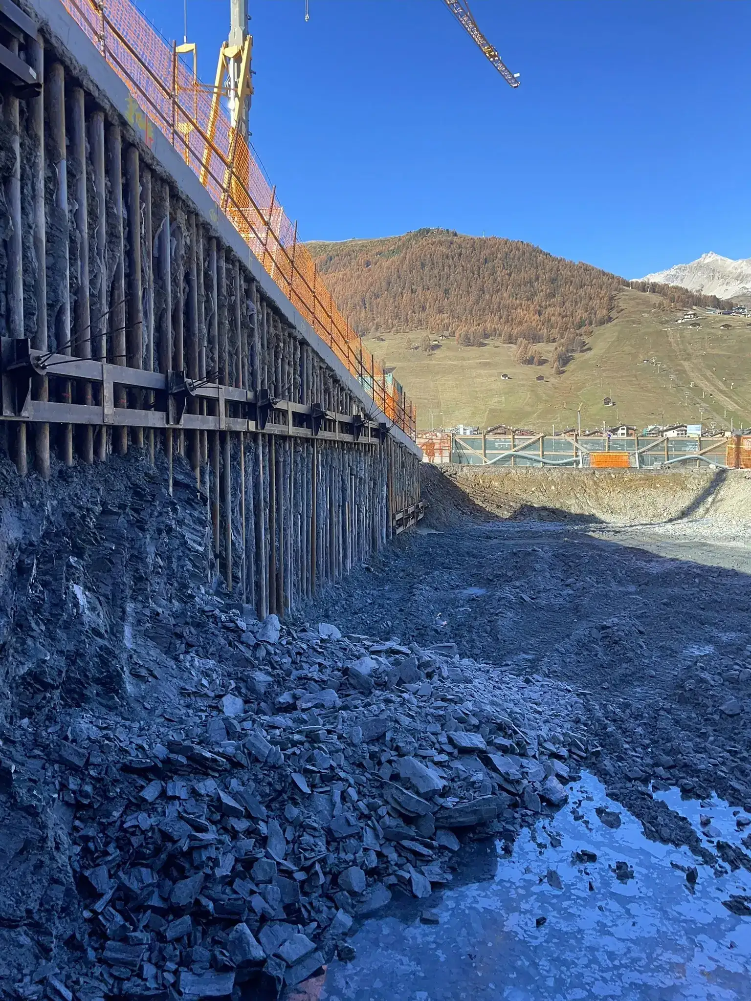 Paratia di micropali con trave di contrasto per tiranti